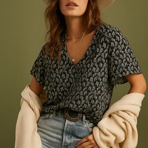 🌴 H&M Black Blouse with White Leaf Print – Lightweight & Chic, Size 8